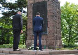 Gedenken am Ehrenmal am Trinitatisfriedhof