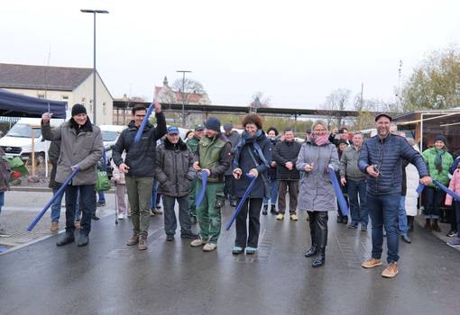 Stadt, Marktgilde, Planer und Bauleute eröffneten gemeinsam das Wochenmarktgelände