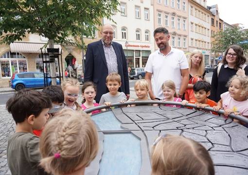 PM 149 2022 Stadt Meißen und Bürgerstiftung übergeben zwei neue Spielgeräte an die Kleinsten 1