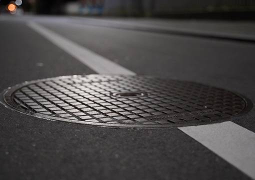 Erneuerung Schachtdeckel auf der Wilsdruffer Straße