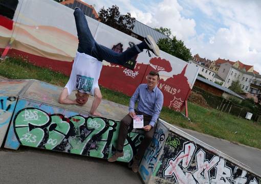 Hahny und Bürgermeister Markus Renner stellten gemeinsam das Programm zu Down To The Beat vor