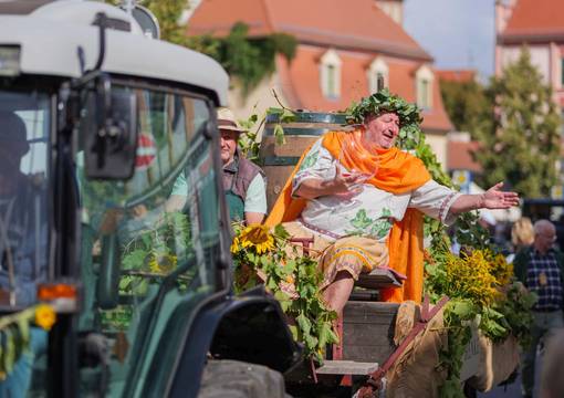 Bacchus grüßt zum Weinfest