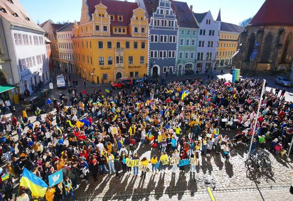 Gemeinsam für den Frieden - Meißner Schulen zeigen Verbundenheit und Solidarität