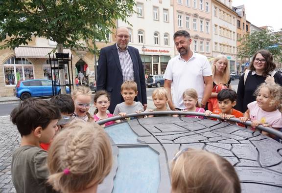 PM 149 2022 Stadt Meißen und Bürgerstiftung übergeben zwei neue Spielgeräte an die Kleinsten 1