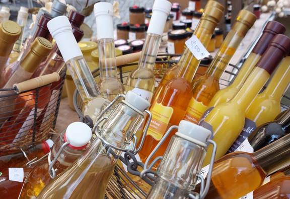 Flüssiges Obst alias Likörflaschen