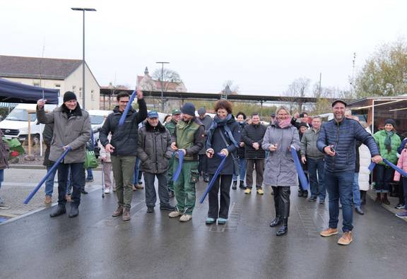 Stadt, Marktgilde, Planer und Bauleute eröffneten gemeinsam das Wochenmarktgelände