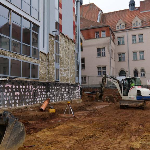 Derzeit wird das Fundament des Anbaus vorbereitet